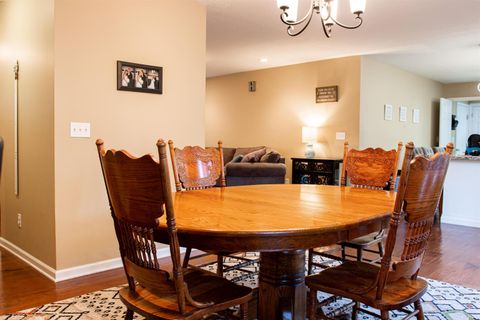 Tiny photo for 905 N Pheasant Court, Vincennes, IN 47591 (MLS # 202545500)