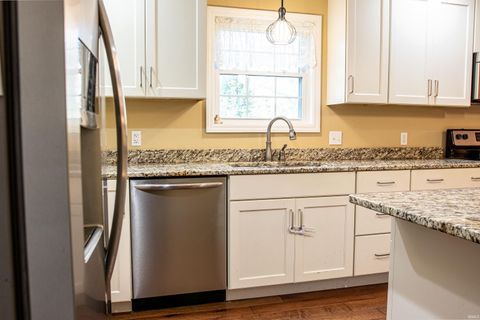 Tiny photo for 905 N Pheasant Court, Vincennes, IN 47591 (MLS # 202545500)