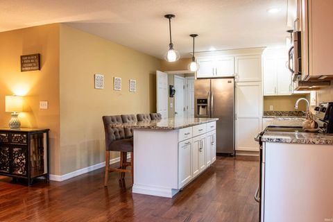 Tiny photo for 905 N Pheasant Court, Vincennes, IN 47591 (MLS # 202545500)