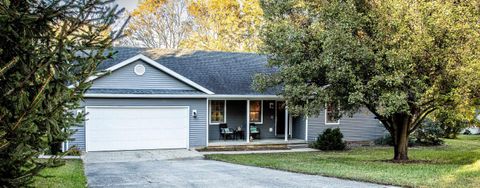 Tiny photo for 905 N Pheasant Court, Vincennes, IN 47591 (MLS # 202545500)