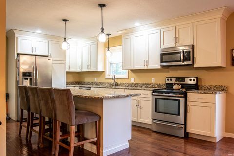 Tiny photo for 905 N Pheasant Court, Vincennes, IN 47591 (MLS # 202545500)