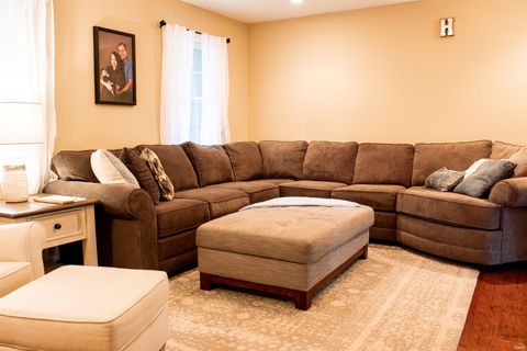 Tiny photo for 905 N Pheasant Court, Vincennes, IN 47591 (MLS # 202545500)