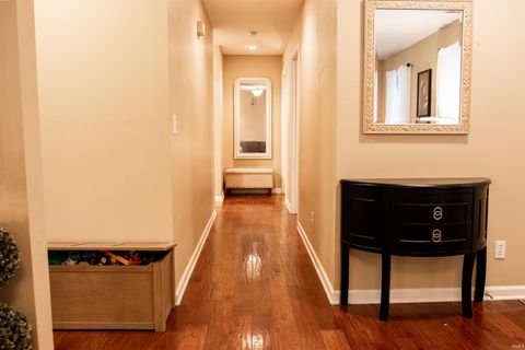 Tiny photo for 905 N Pheasant Court, Vincennes, IN 47591 (MLS # 202545500)