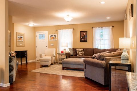 Tiny photo for 905 N Pheasant Court, Vincennes, IN 47591 (MLS # 202545500)