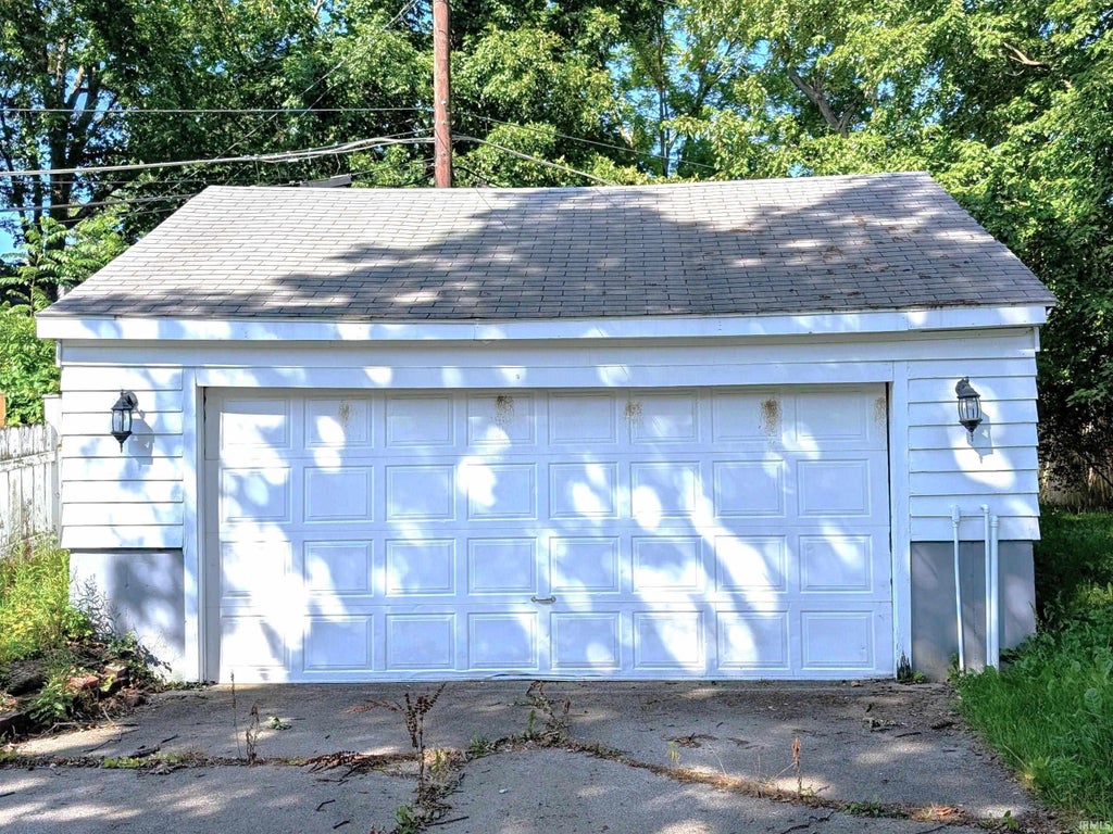 Photo of 4823 Calumet Avenue, Fort Wayne, IN 46806 (MLS # 202627182)