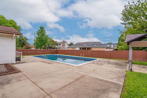 Tiny photo for 208 Camden Court, Evansville, IN 47715 (MLS # 202620051)