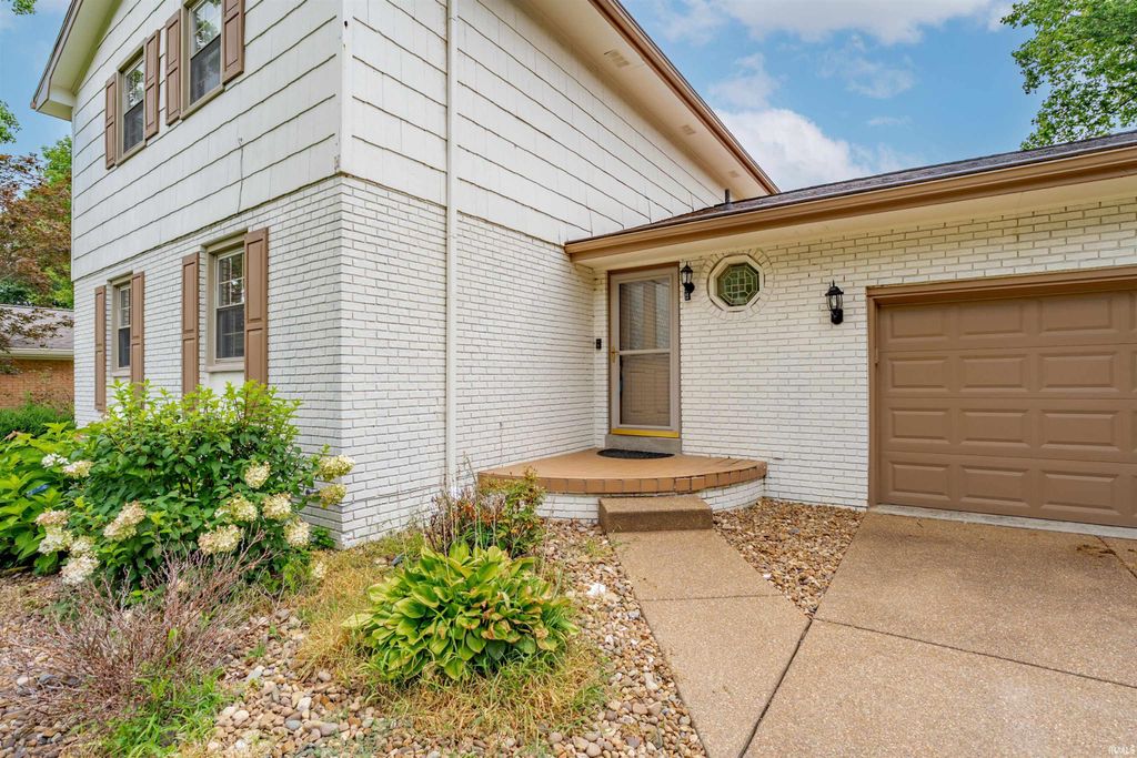 Photo of 208 Camden Court, Evansville, IN 47715 (MLS # 202620051)