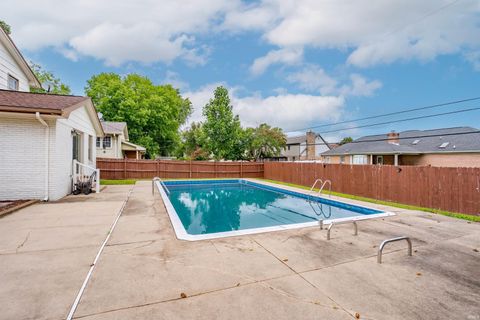 Tiny photo for 208 Camden Court, Evansville, IN 47715 (MLS # 202620051)