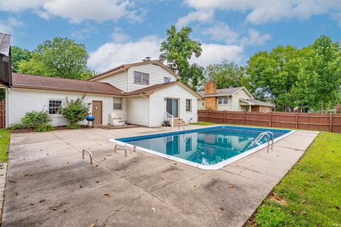 Tiny photo for 208 Camden Court, Evansville, IN 47715 (MLS # 202620051)