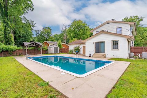 Tiny photo for 208 Camden Court, Evansville, IN 47715 (MLS # 202620051)