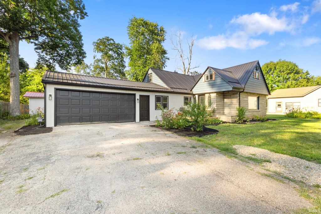 Photo of 1705 W Clinton Street, Goshen, IN 46526 (MLS # 202629852)