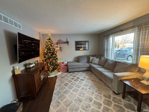 Tiny photo for 623 W 6th Street, Rochester, IN 46975 (MLS # 202549081)