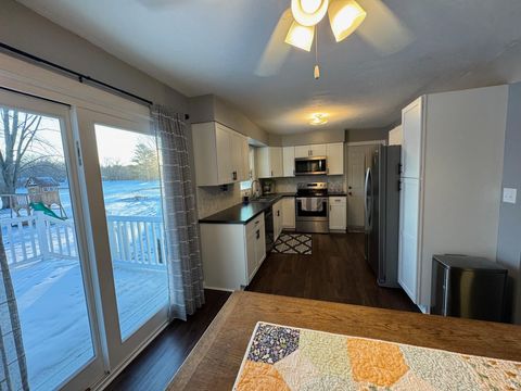 Tiny photo for 623 W 6th Street, Rochester, IN 46975 (MLS # 202549081)