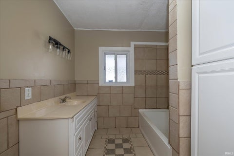 Tiny photo for 1001 Purdum Street, Kokomo, IN 46901 (MLS # 202629155)