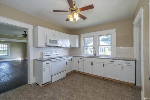 Tiny photo for 1001 Purdum Street, Kokomo, IN 46901 (MLS # 202629155)