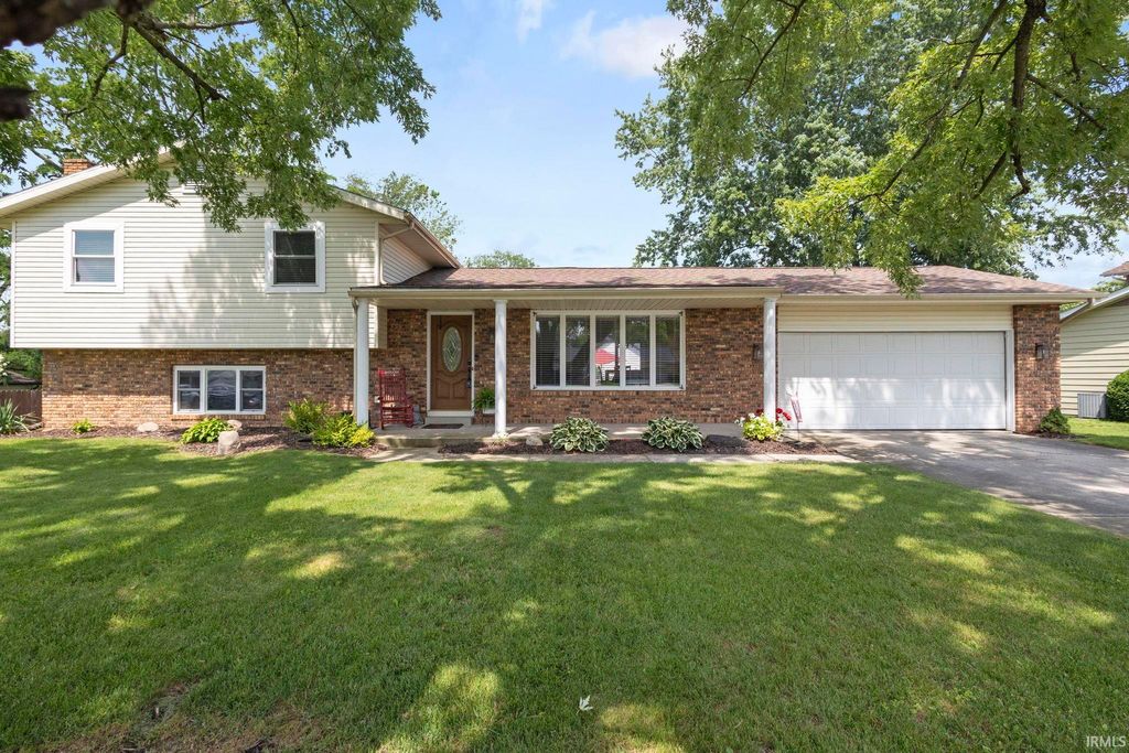 Photo of 609 Westlake Drive, Middlebury, IN 46540 (MLS # 202622453)