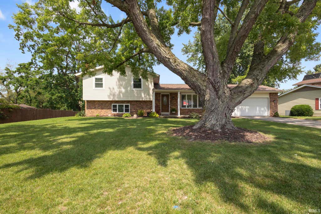 Photo of 609 Westlake Drive, Middlebury, IN 46540 (MLS # 202622453)