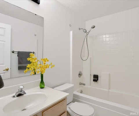 Tiny photo for 3707 E Barrington Drive #D204, Bloomington, IN 47408 (MLS # 202638760)