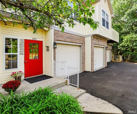 Tiny photo for 3707 E Barrington Drive #D204, Bloomington, IN 47408 (MLS # 202638760)