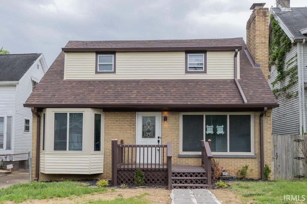 Photo of 1031 E Mulberry Street, Evansville, IN 47714 (MLS # 202624227)