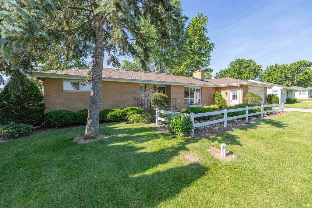 Photo of 16122 Jackson Road, Mishawaka, IN 46544 (MLS # 202626757)