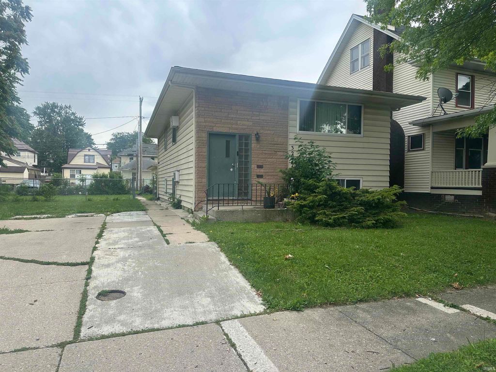 Photo of 3217 S Harrison Street, Fort Wayne, IN 46807 (MLS # 202625550)