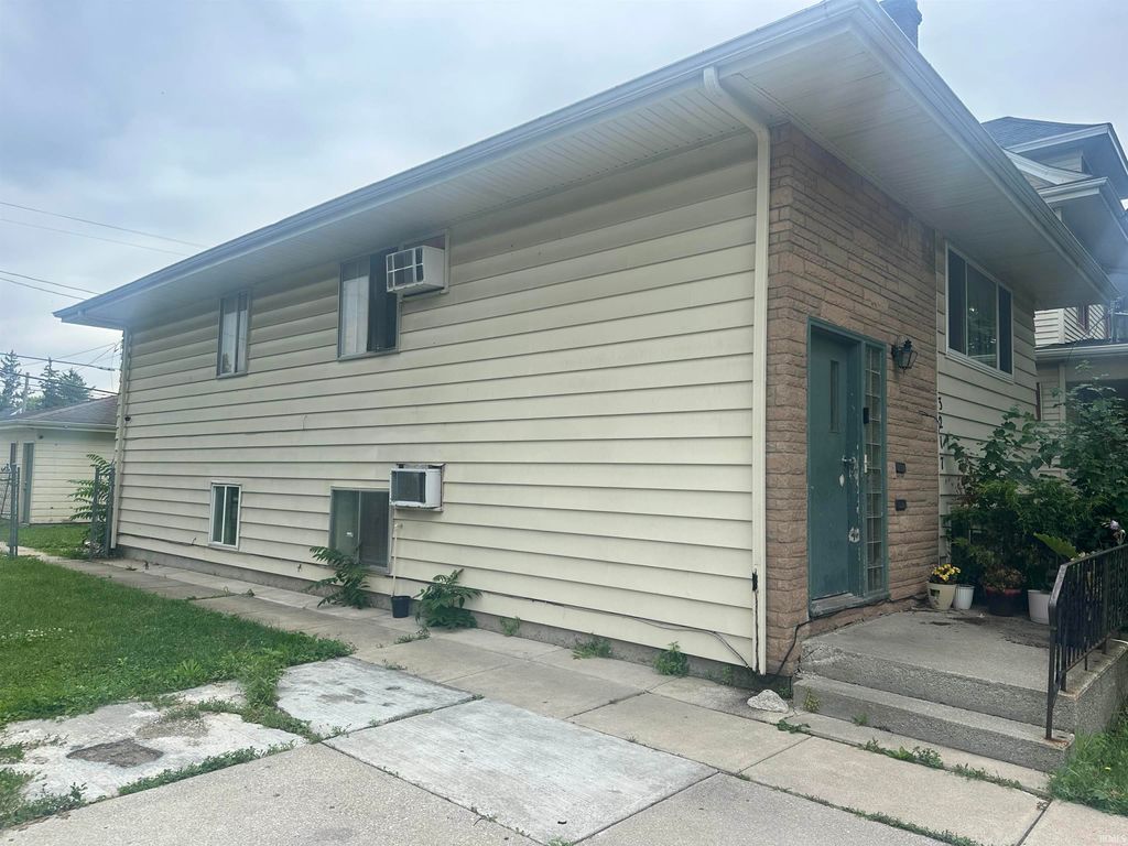 Photo of 3217 S Harrison Street, Fort Wayne, IN 46807 (MLS # 202625550)