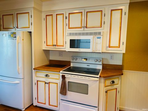 Tiny photo for 2215 E State Rd 14 Highway, Rochester, IN 46975 (MLS # 202540927)