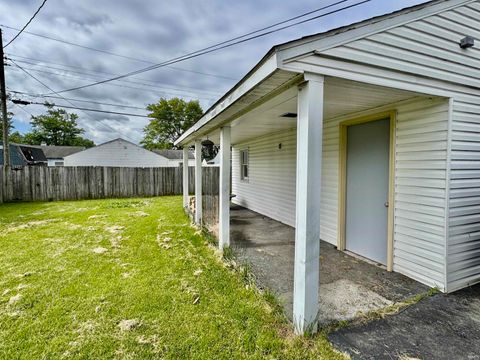 Tiny photo for 1005 E Fischer Street, Kokomo, IN 46901 (MLS # 202618193)