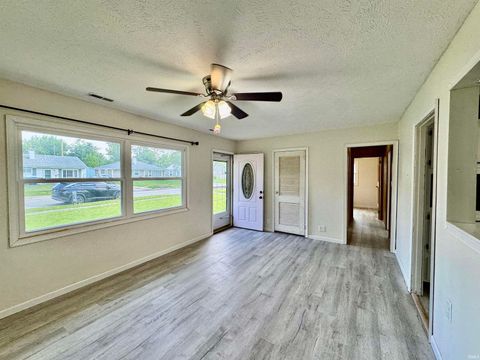 Tiny photo for 1005 E Fischer Street, Kokomo, IN 46901 (MLS # 202618193)