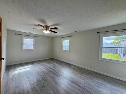 Tiny photo for 1005 E Fischer Street, Kokomo, IN 46901 (MLS # 202618193)