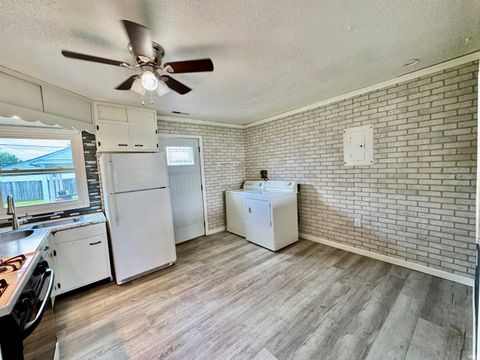 Tiny photo for 1005 E Fischer Street, Kokomo, IN 46901 (MLS # 202618193)