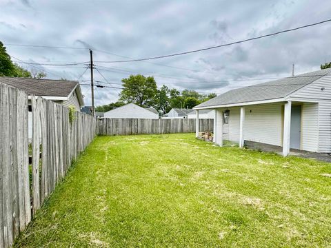 Tiny photo for 1005 E Fischer Street, Kokomo, IN 46901 (MLS # 202618193)
