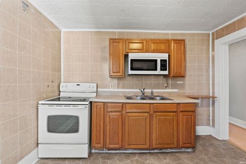 Tiny photo for 424 Byron Street, Huntington, IN 46750 (MLS # 202627322)