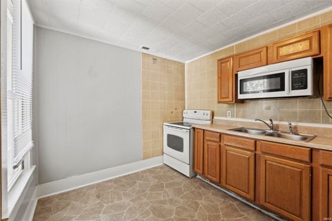 Tiny photo for 424 Byron Street, Huntington, IN 46750 (MLS # 202627322)
