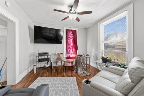 Tiny photo for 424 Byron Street, Huntington, IN 46750 (MLS # 202627322)