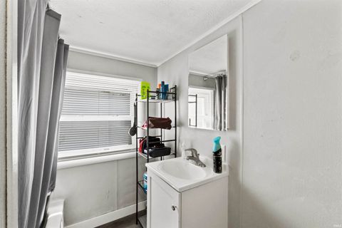 Tiny photo for 424 Byron Street, Huntington, IN 46750 (MLS # 202627322)