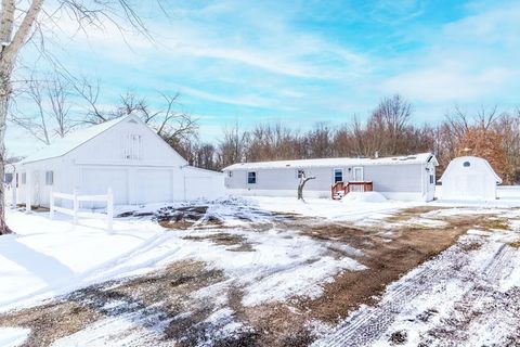 Photo of 10640 Marion Center Road, Fort Wayne, IN 46816 (MLS # 202600297)