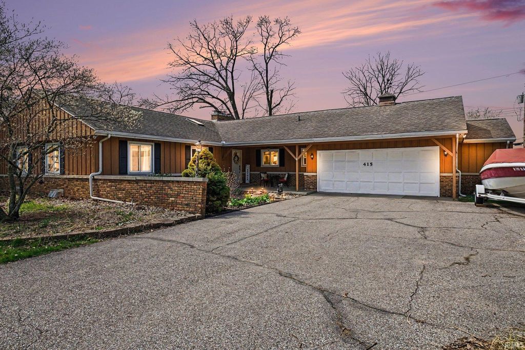 Photo of 415 Aspin Drive, Elkhart, IN 46514 (MLS # 202612997)