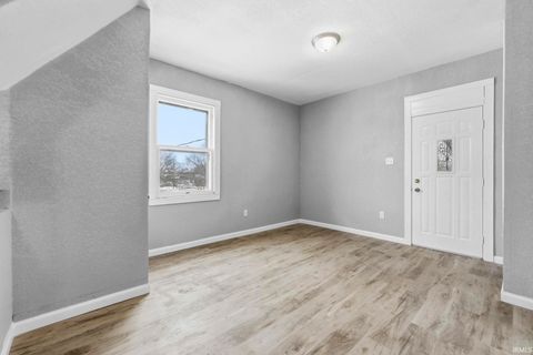 Tiny photo for 204 E Suttenfield Street, Fort Wayne, IN 46803 (MLS # 202603857)