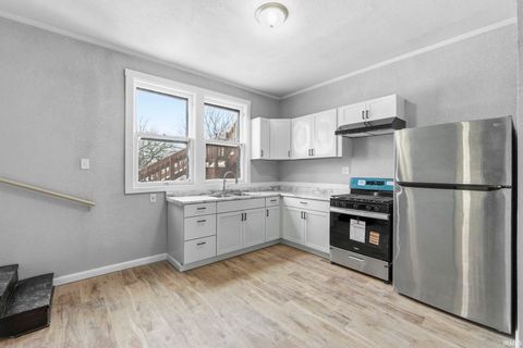 Tiny photo for 204 E Suttenfield Street, Fort Wayne, IN 46803 (MLS # 202603857)