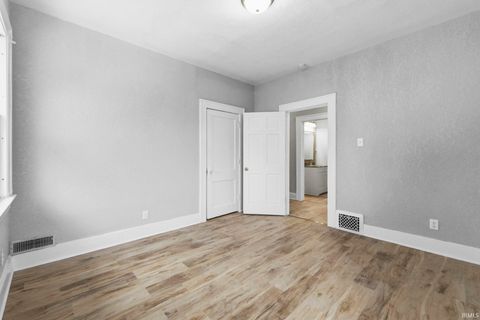 Tiny photo for 204 E Suttenfield Street, Fort Wayne, IN 46803 (MLS # 202603857)