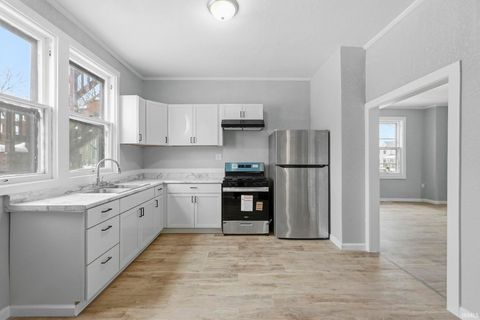 Tiny photo for 204 E Suttenfield Street, Fort Wayne, IN 46803 (MLS # 202603857)