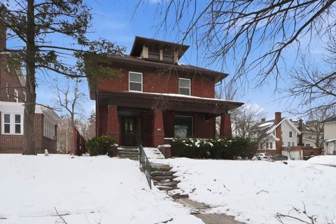 Tiny photo for 204 E Suttenfield Street, Fort Wayne, IN 46803 (MLS # 202603857)