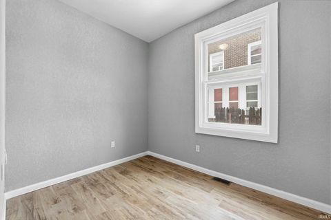 Tiny photo for 204 E Suttenfield Street, Fort Wayne, IN 46803 (MLS # 202603857)