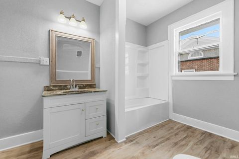 Tiny photo for 204 E Suttenfield Street, Fort Wayne, IN 46803 (MLS # 202603857)