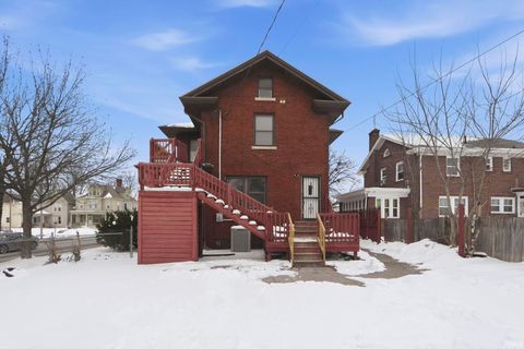 Tiny photo for 204 E Suttenfield Street, Fort Wayne, IN 46803 (MLS # 202603857)