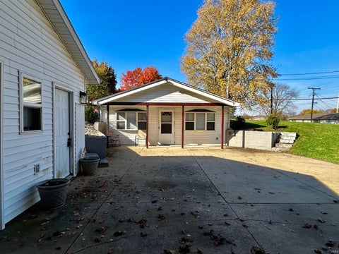 Tiny photo for 801 W Market Street, Pierceton, IN 46562 (MLS # 202644878)