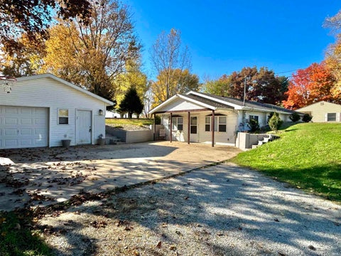 Tiny photo for 801 W Market Street, Pierceton, IN 46562 (MLS # 202644878)