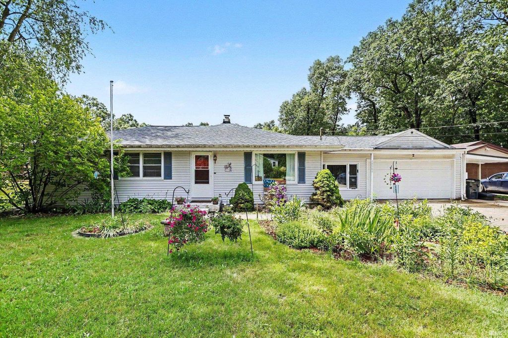 Photo of 26660 Lakeview Drive, Elkhart, IN 46514 (MLS # 202622843)